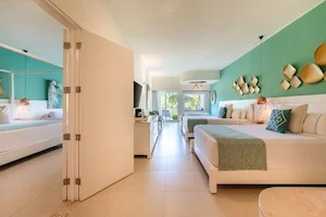 https://www.palmarbeachresortandspa.com/galleries/Suites/LOCK OFF.webp